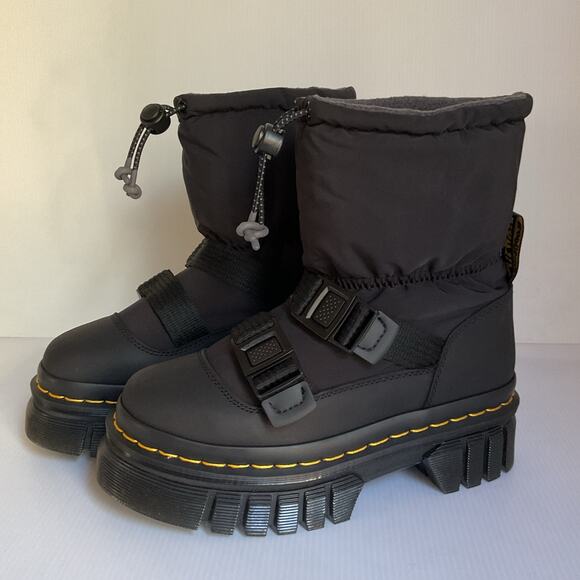 Dr. Martens Shoes - Dr. Martens Black Padded Winter Snow Boots Women’s Sz 7 Platform Waterproof